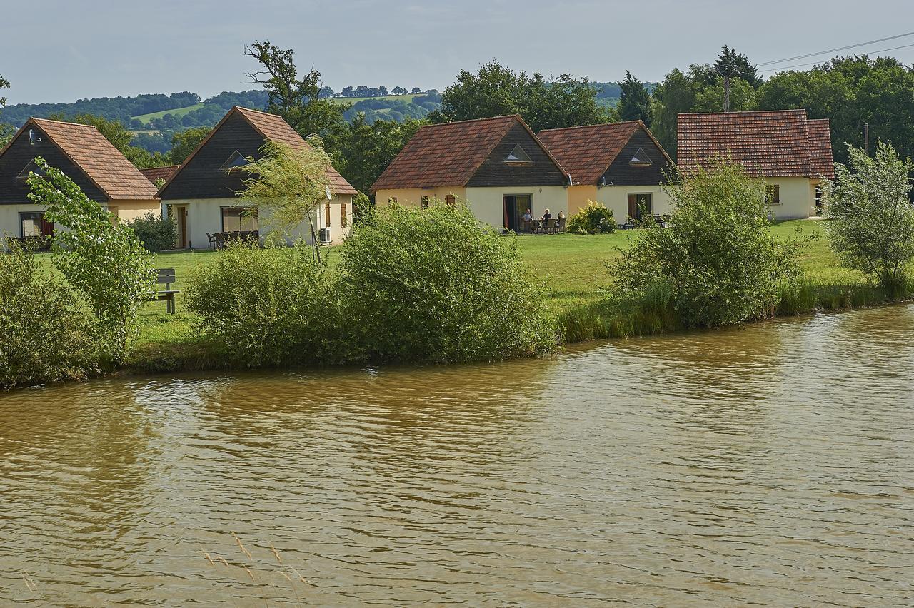 Hotel Le Lac Bleu Lacapelle-Marival Exterior foto